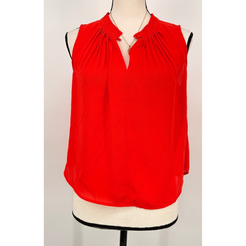Banana Republic Pleated Sleeveless Blouse Womens XS Petite Red Smocked V-Neck‎
